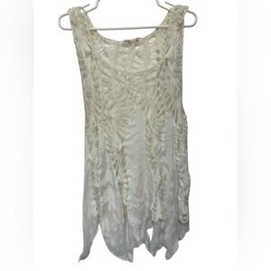 Umgee white crotchet ragged bottom tank top